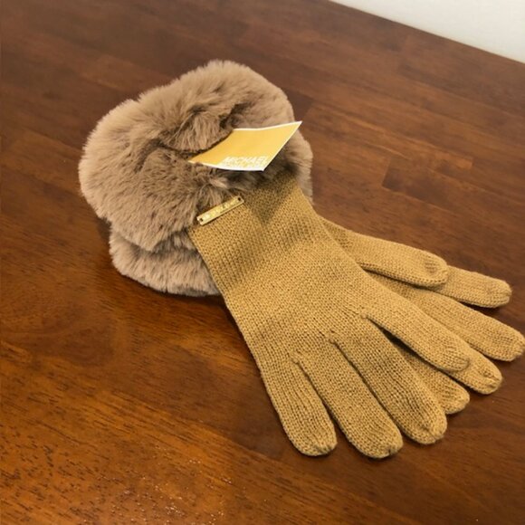 Michael Kors Faux Fur Dark Camel Gloves NWT - Picture 2 of 10
